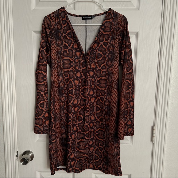 Prettylittlething | Snake Print Button Down Shift Dress 8 - Picture 6 of 10